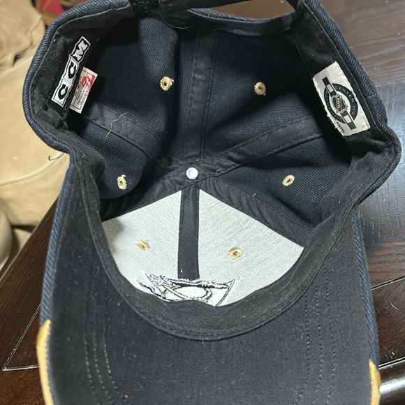 Vintage Penguins Hat - Picture 3 of 4